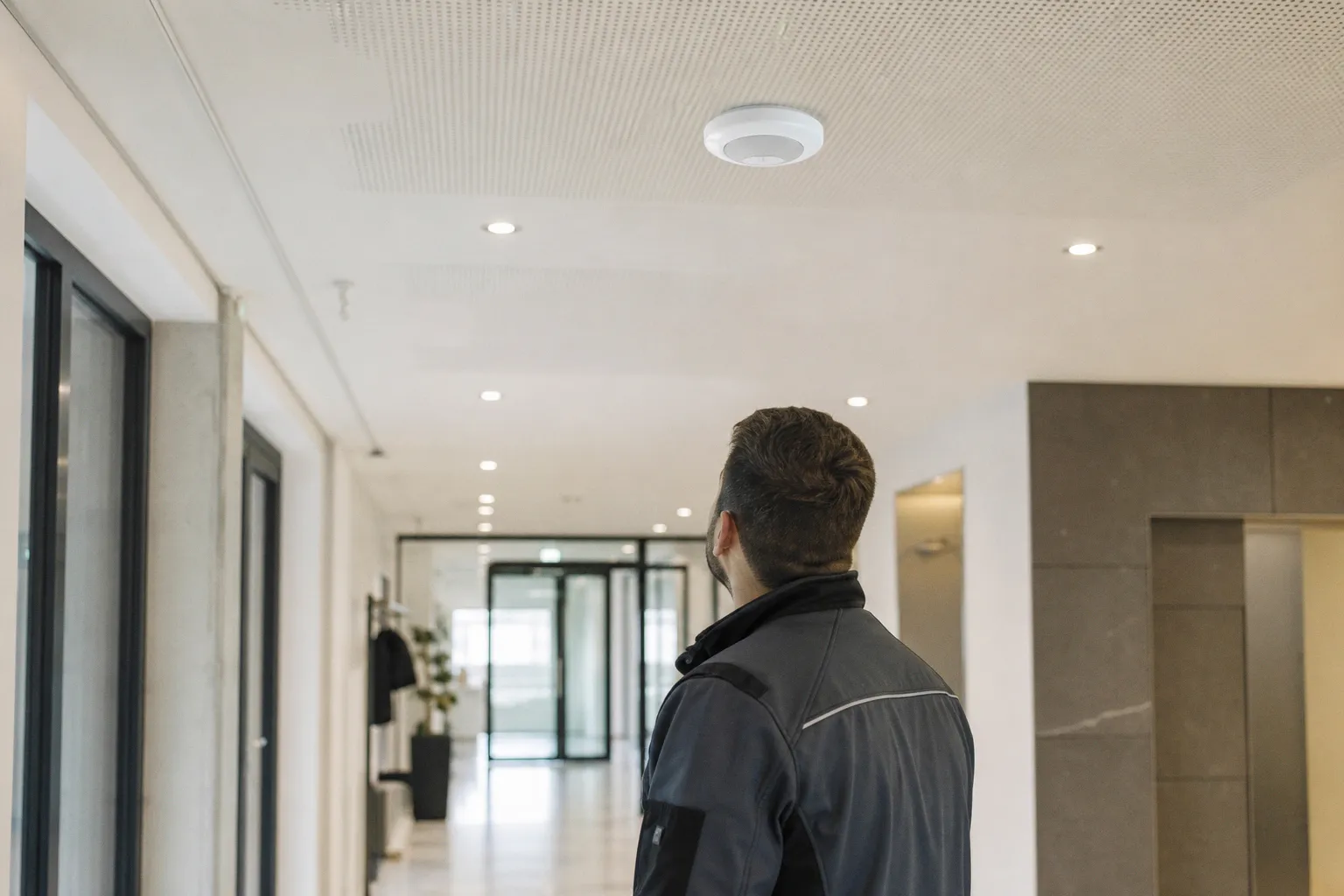 Marktanalyse für Deckensensoren: Trends und Potenziale für smarte Gebäude