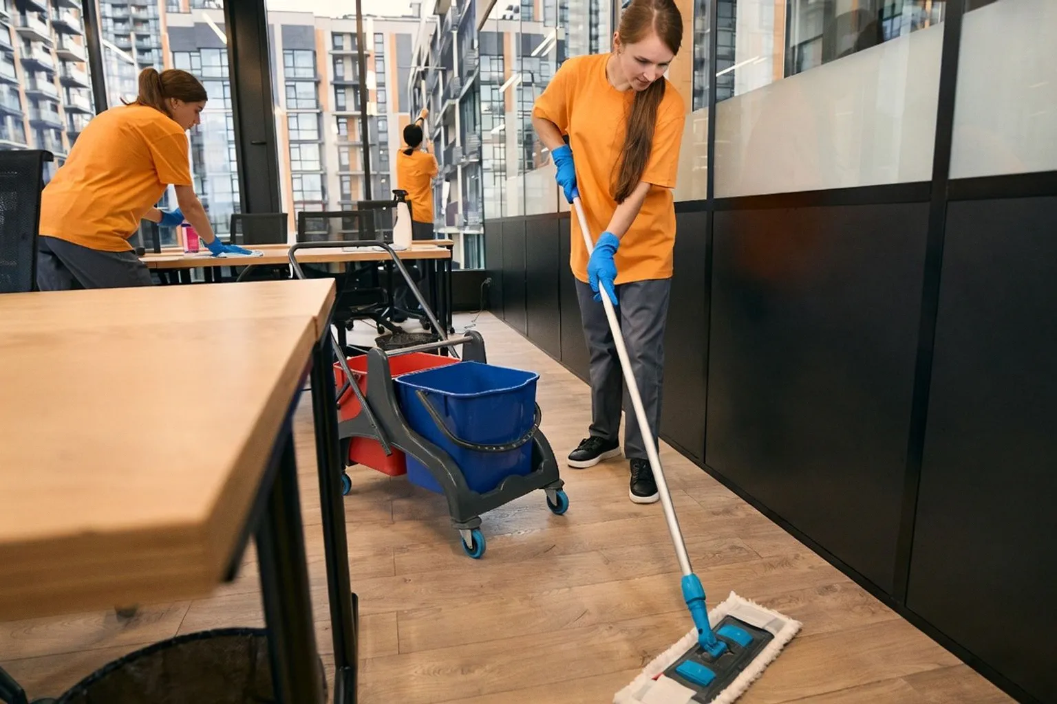 Mehr als nur Sauberkeit: Wie Gebäudereinigung den Immobilienwert nachhaltig steigert