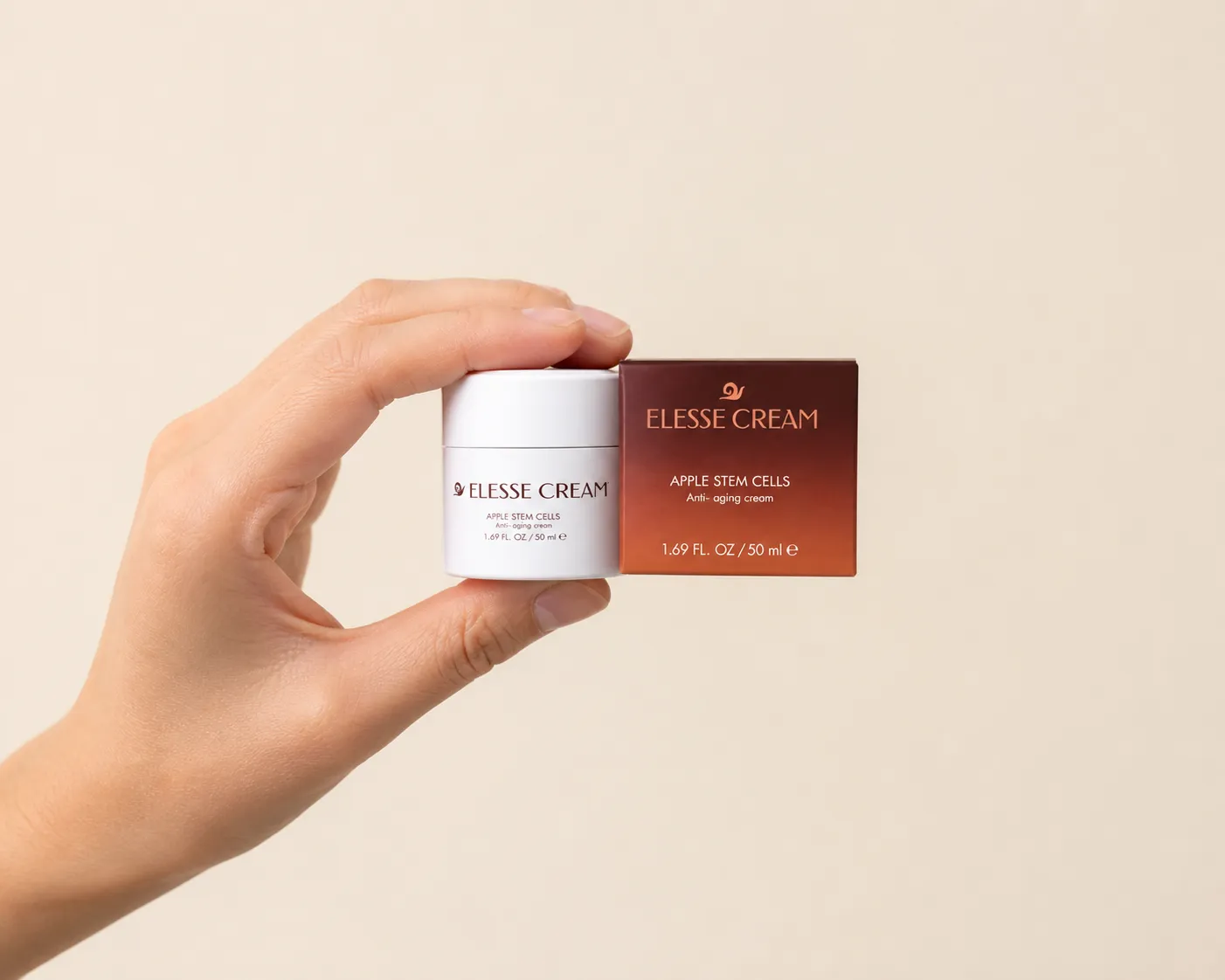 Elesse Cream — Verpackung in der Hand
