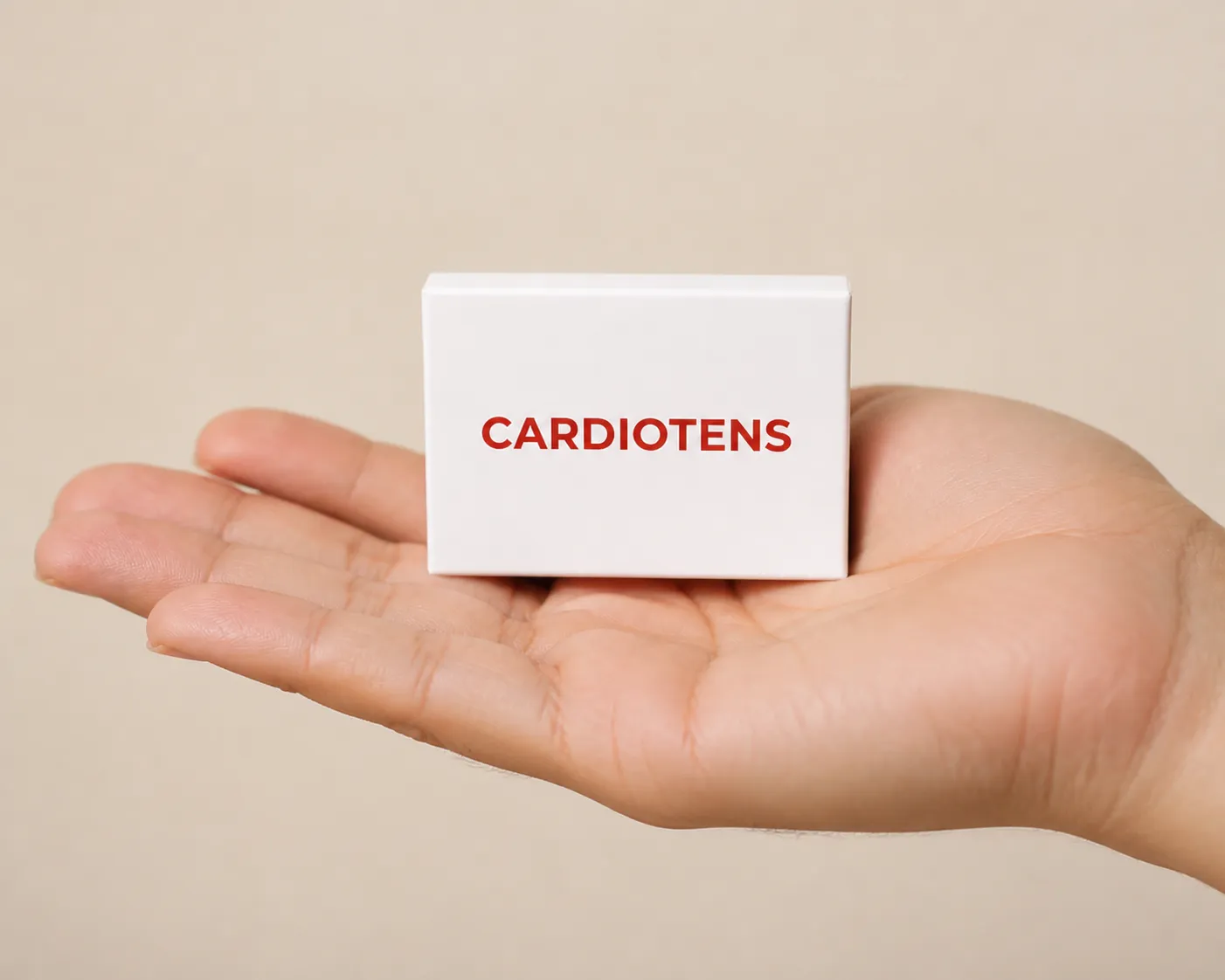Cardiotens Plus — Verpackung in der Hand