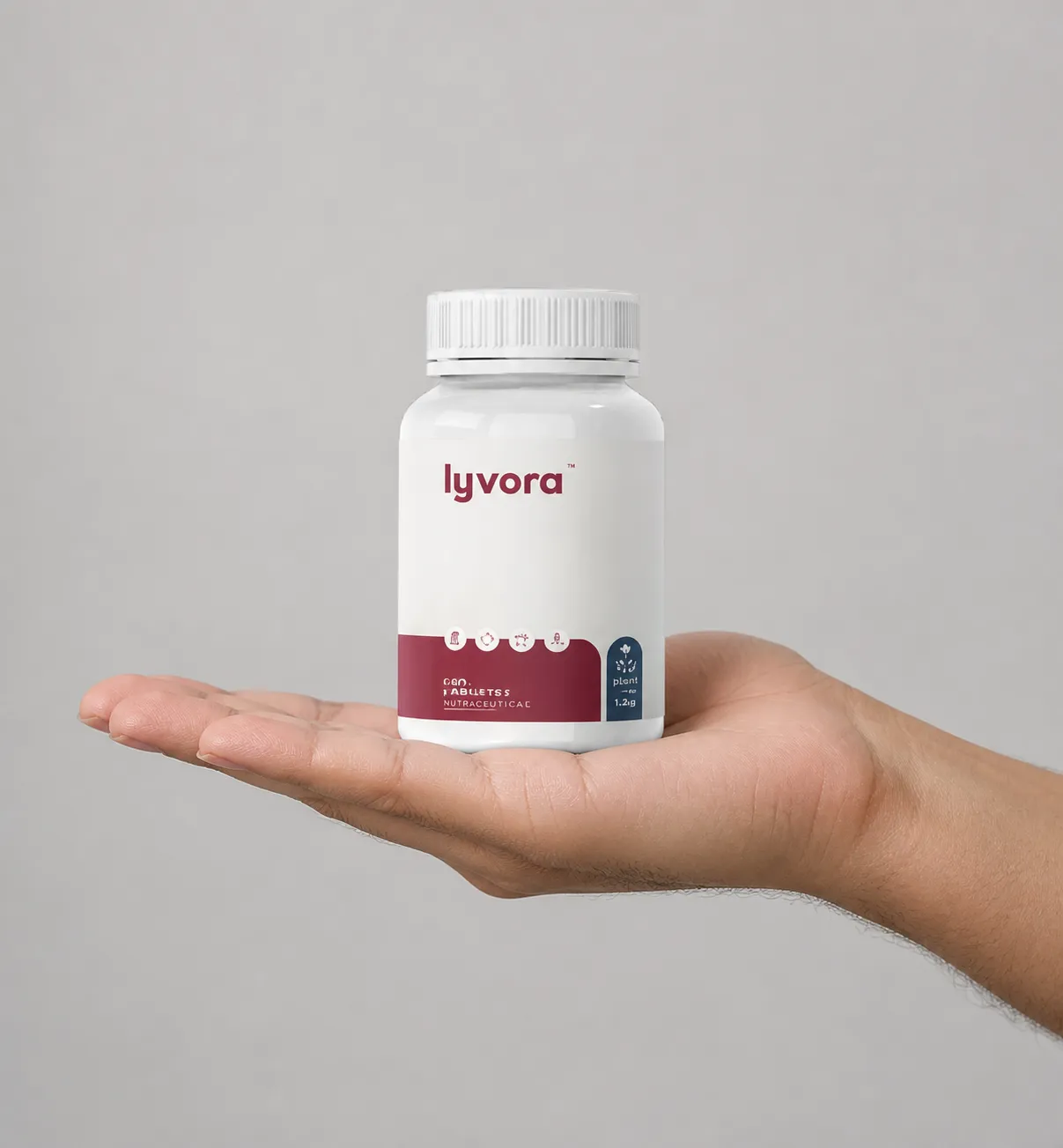 Lyvora — Verpackung in der Hand