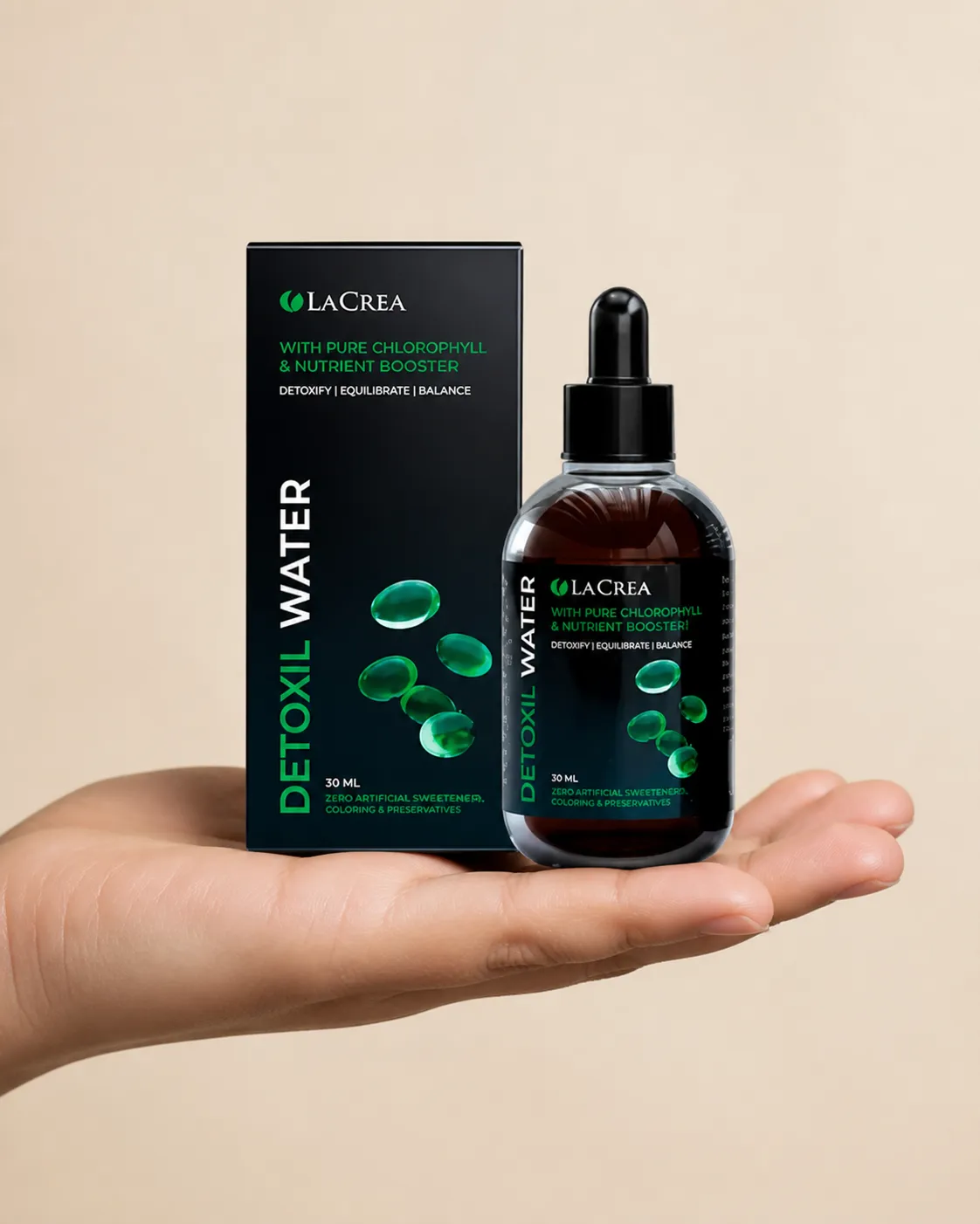 Detoxil water — Verpackung in der Hand