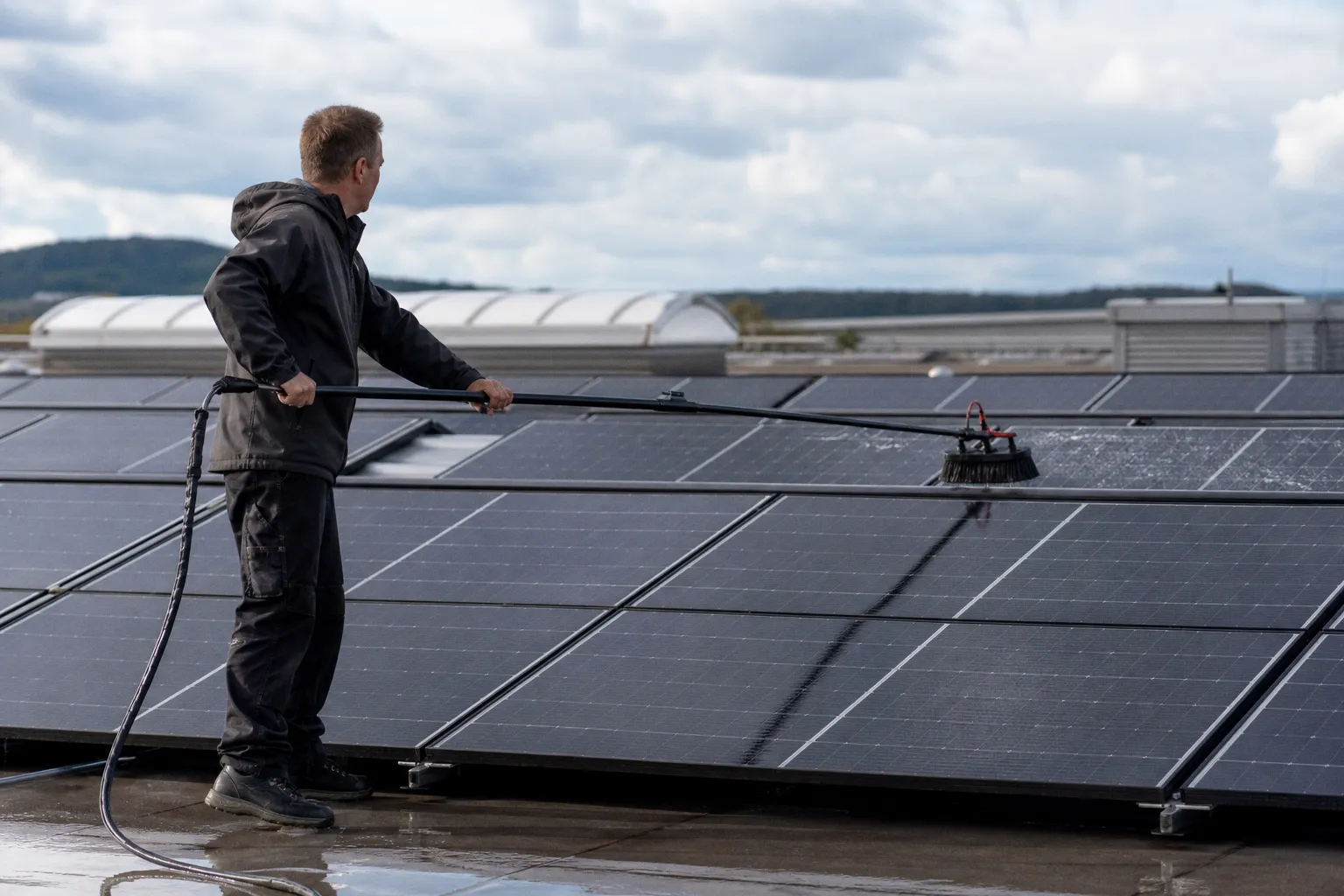 Selbstreinigende Nanobeschichtungen für PV-Module: 16 Prozent mehr Ertrag im Praxistest