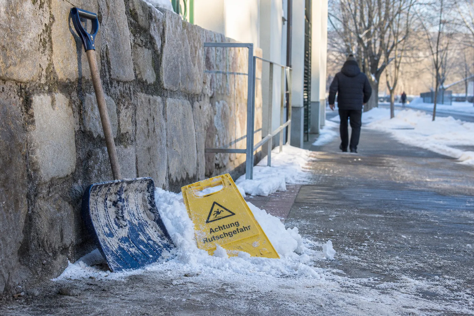 Winterdienst und Gesetze: Ein teurer Sturz und seine Lehren